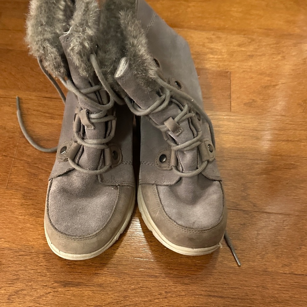 Sorel Women's Gray Faux-Fur Lace-Up Winter Boots